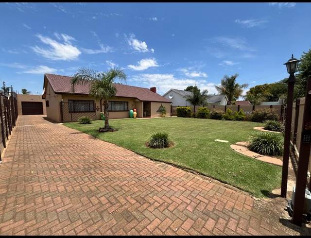 3 BEDROOM HOUSE FOR SALE IN GREENHILLS